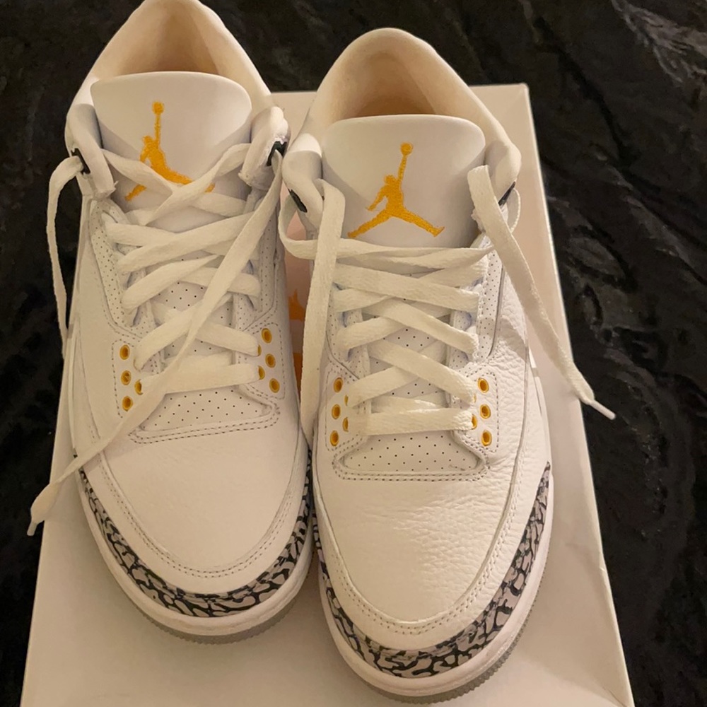 Women jordan 3s